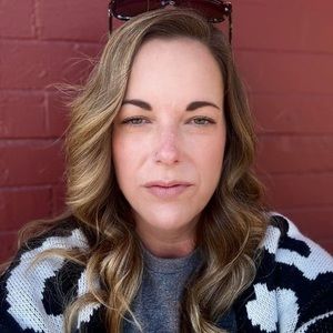 Meet your Posher, Lara